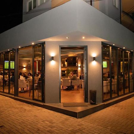 Griffon Bar Food Apartments Struga Exteriér fotografie