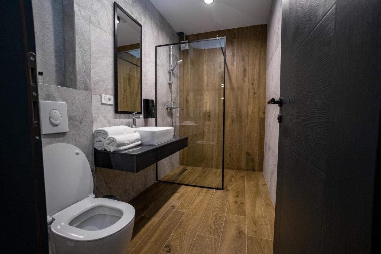 Griffon Bar Food Apartments Struga Exteriér fotografie