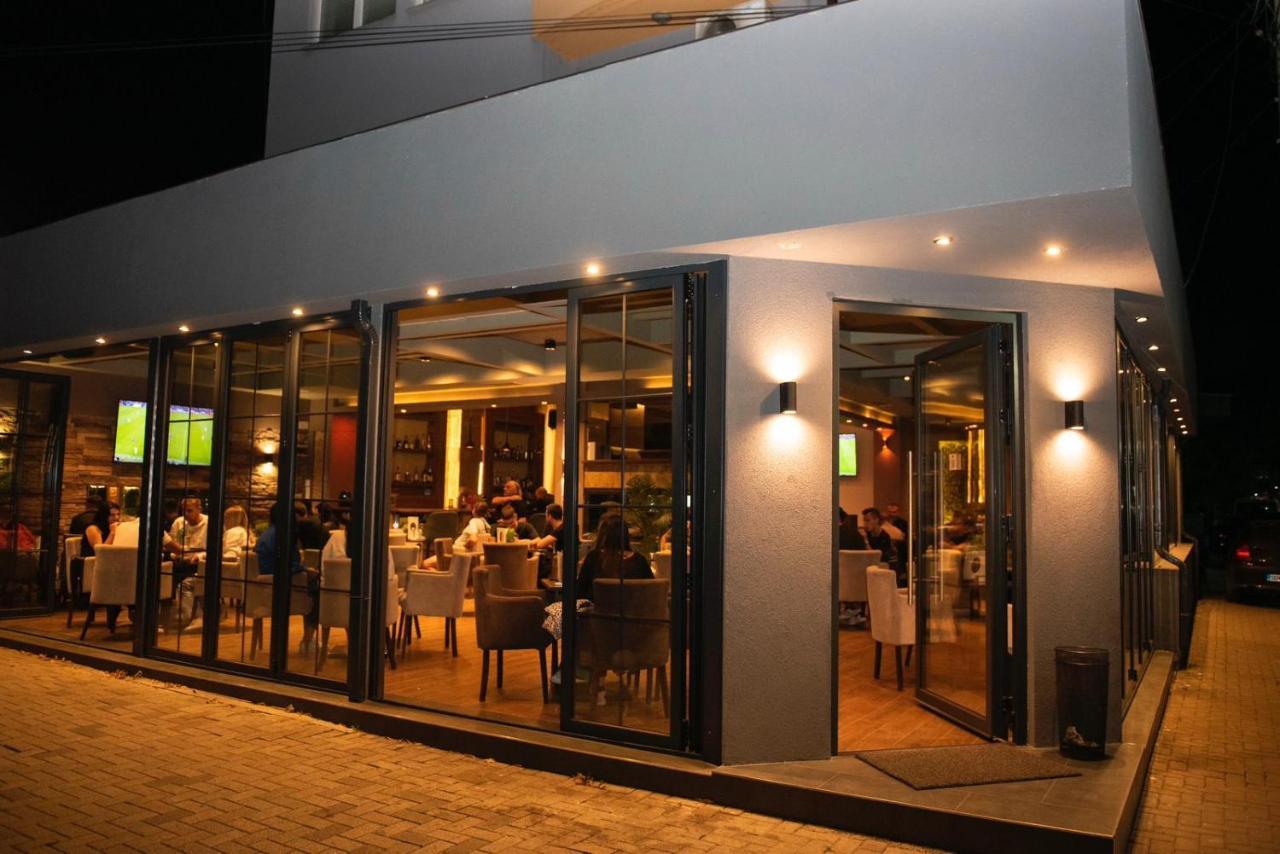 Griffon Bar Food Apartments Struga Exteriér fotografie